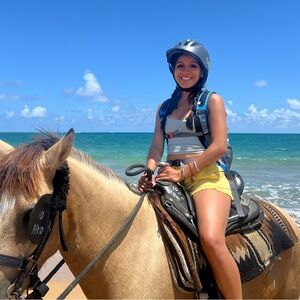 Meet your Posher, Yessica